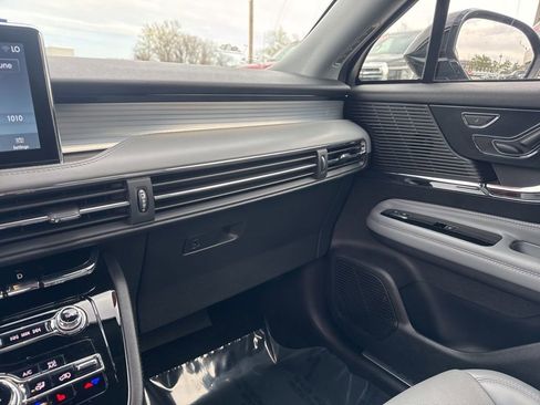 Used 2022 Lincoln Corsair AWD w/ Premium Package image 19