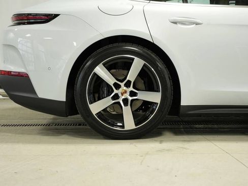 New 2025 Porsche Panamera 4 image 39