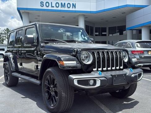Used 2022 Jeep Wrangler Unlimited Sahara w/ Cold Weather Group AWD/4WD image 1