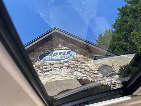 Used 2001 Toyota Avalon XLS image 24