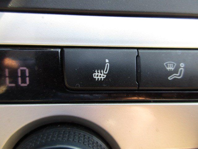 Used 2015 Volkswagen Eos Executive FWD image 27