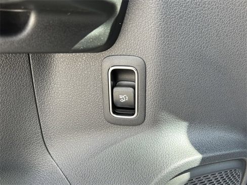 Used 2025 Mercedes-Benz GLA 250 4MATIC image 15