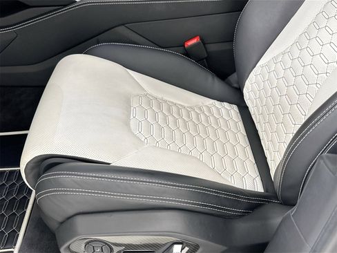 Used 2021 Lamborghini Urus Base image 20