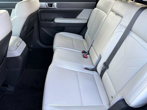 Used 2024 Hyundai Santa Fe SEL FWD image 15