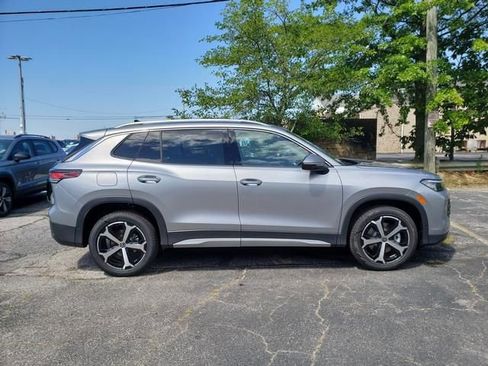 New 2025 Volkswagen Tiguan SE AWD/4WD image 3