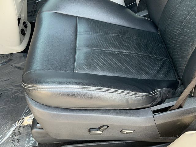 Used 2012 Chrysler Town & Country Touring w/ Entertainment Group #1 FWD image 16