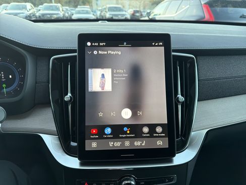 Certified 2025 Volvo XC90 B5 Plus image 23