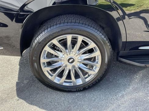 Used 2022 Cadillac Escalade Premium Luxury AWD/4WD image 9