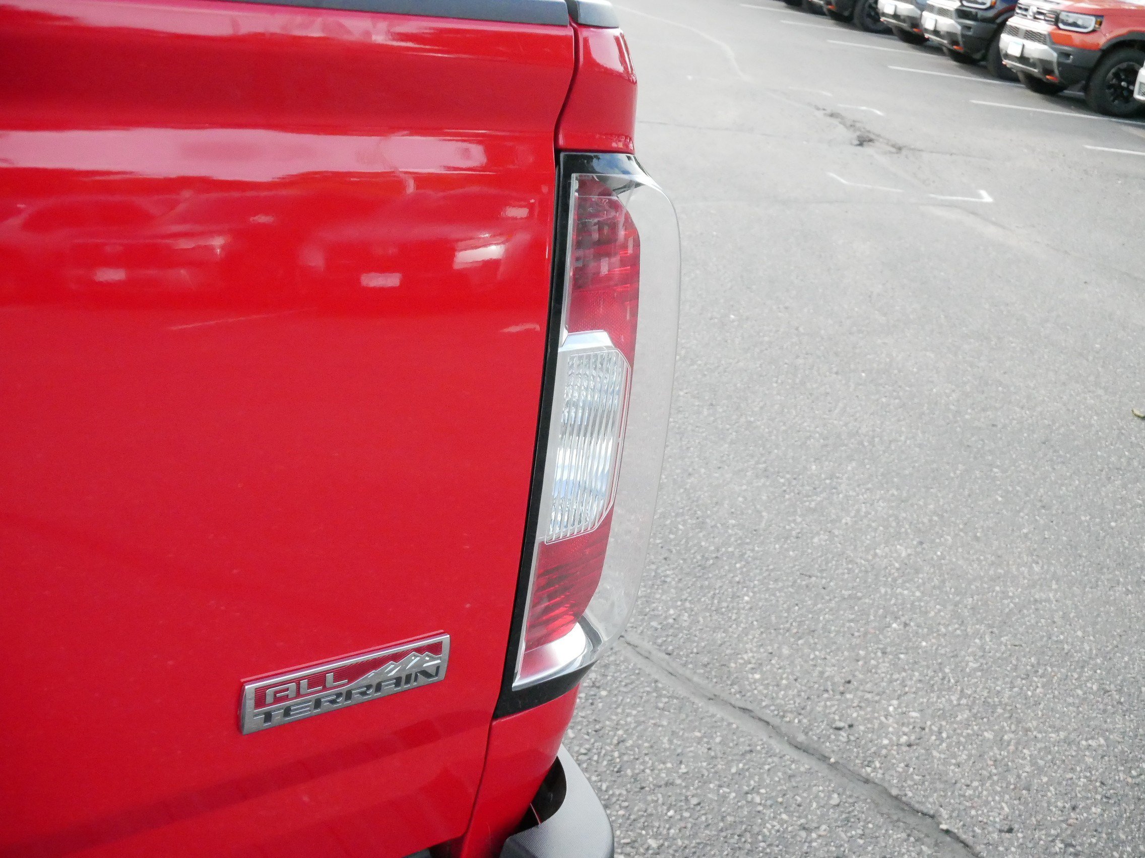 Used 2015 GMC Canyon SLE w/ All-Terrain Package AWD/4WD image 17