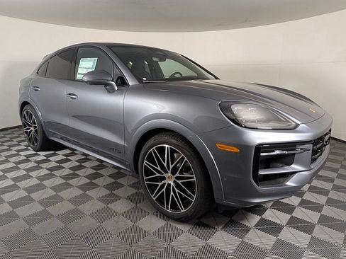 New 2026 Porsche Cayenne GTS AWD/4WD image 9