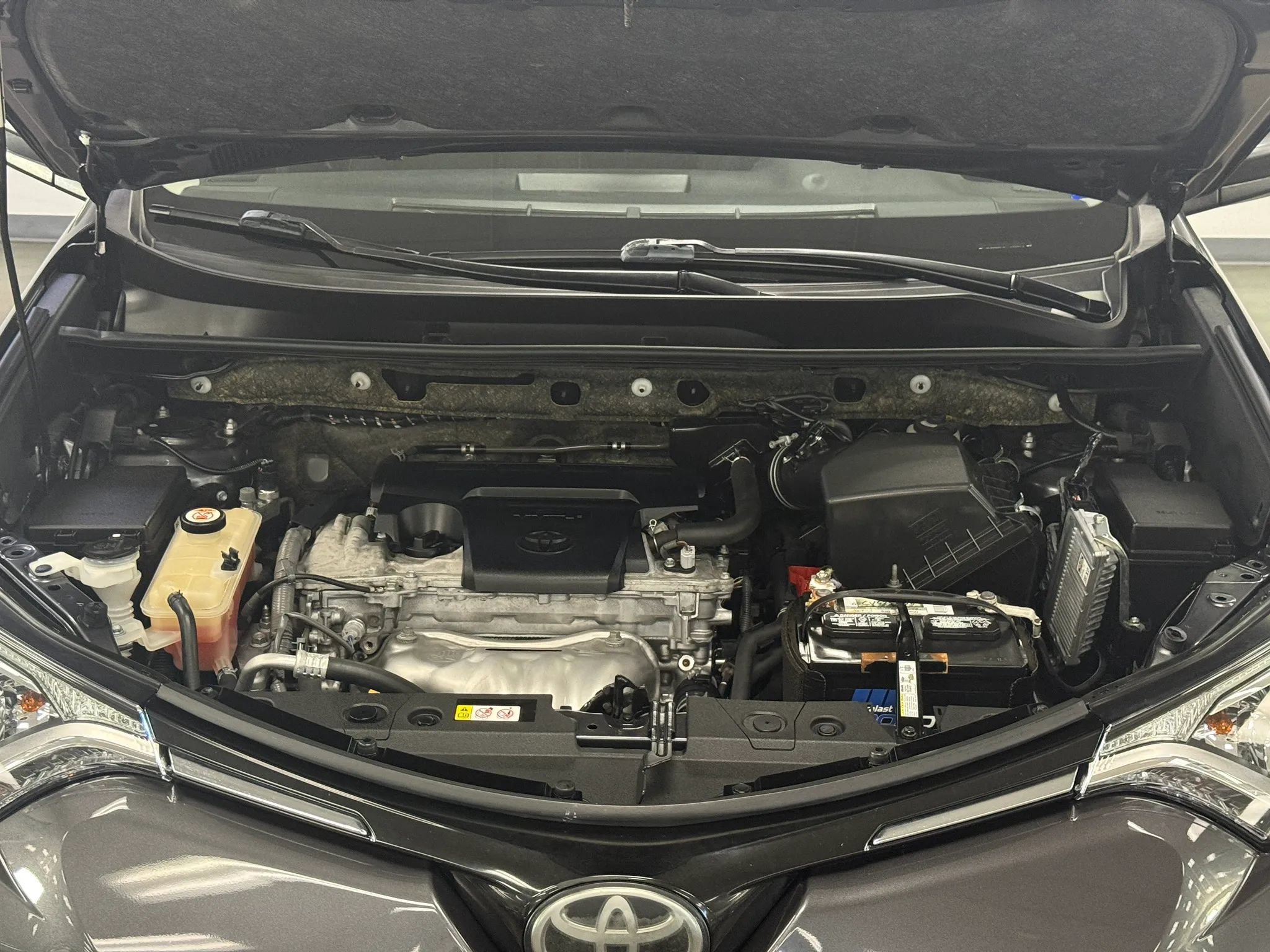 Used 2018 Toyota RAV4 XLE AWD/4WD image 15
