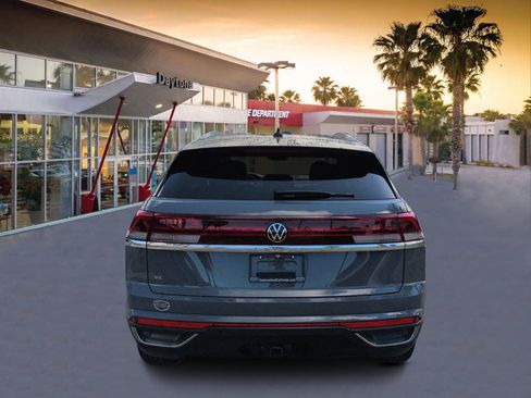 Used 2024 Volkswagen Atlas Cross Sport SE FWD image 4
