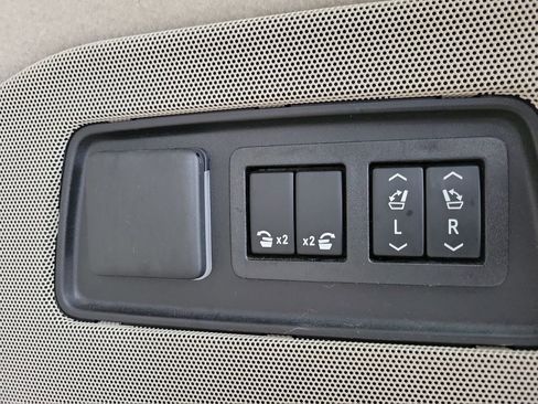 Certified 2022 Cadillac Escalade Premium Luxury Platinum image 8