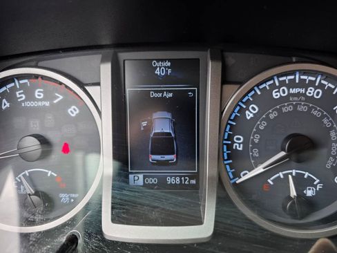 Used 2016 Toyota Tacoma SR5 image 19