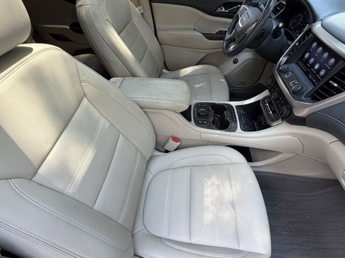 Used 2021 GMC Acadia Denali w/ Denali Technology Package FWD image 43