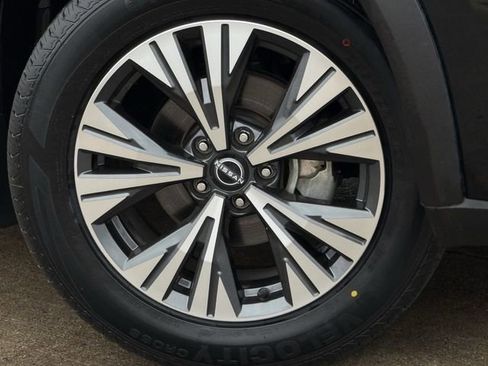 Used 2023 Nissan Rogue SV image 8