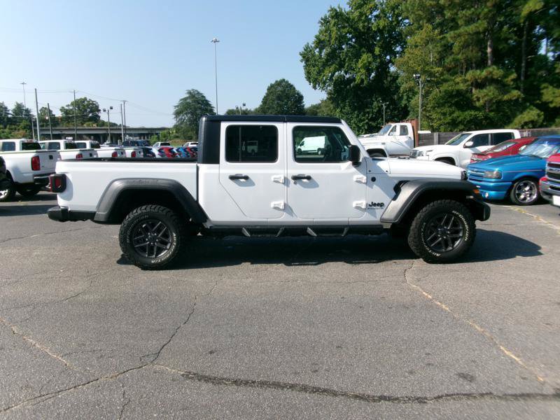 Used 2025 Jeep Gladiator Sport AWD/4WD image 5