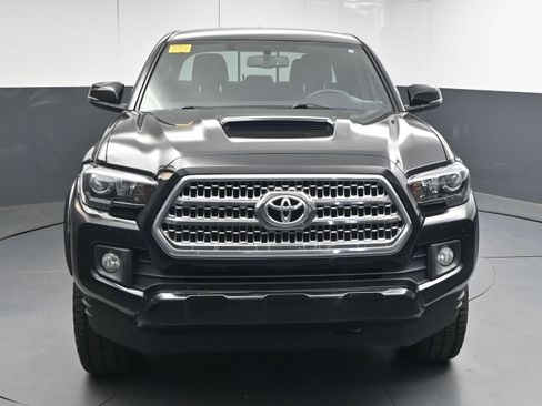 Used 2017 Toyota Tacoma TRD Sport image 7