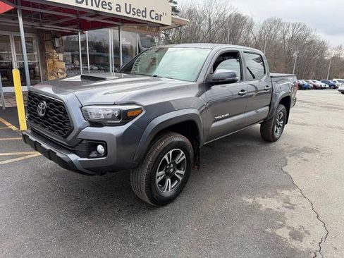 Used 2017 Toyota Tacoma SR5 image 1