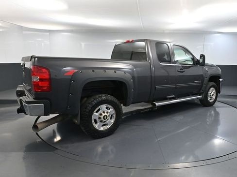 Used 2011 Chevrolet Silverado 2500 LT w/ Interior Plus Package AWD/4WD image 4