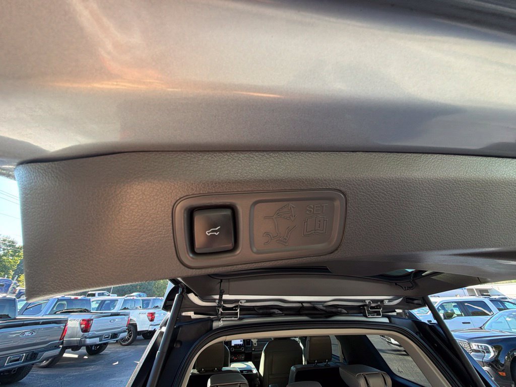 Used 2021 Ford Expedition Limited RWD image 14