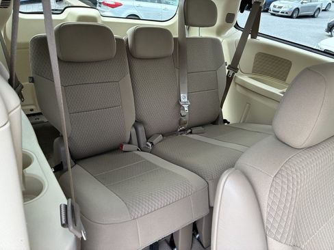 Used 2008 Chrysler Town & Country LX FWD image 15