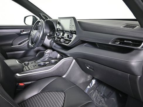 Used 2021 Toyota Highlander XSE image 15