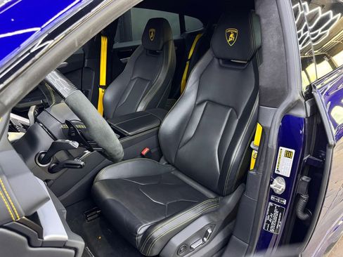 Used 2022 Lamborghini Urus AWD/4WD image 10