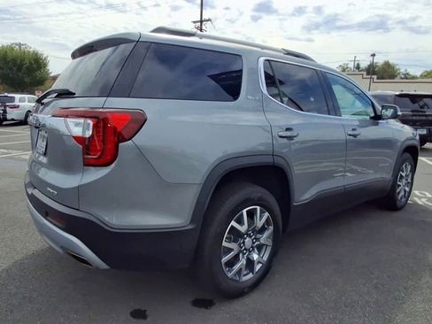 Certified 2023 GMC Acadia SLT w/ Preferred Package image 2