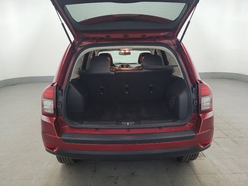 Used 2014 Jeep Compass Latitude w/ Sun/Sound Group AWD/4WD image 29
