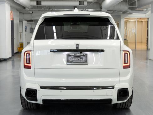 New 2026 Rolls-Royce Cullinan Black Badge image 4