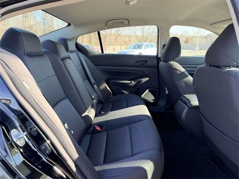 Used 2024 Nissan Altima 2.5 SV image 11