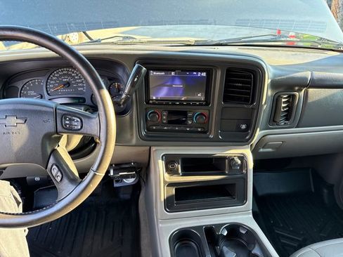 Used 2006 Chevrolet Suburban LT w/ Preferred Equipment Group image 22