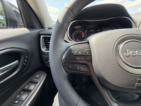 Used 2022 Jeep Cherokee Trailhawk w/ Sun, Sound & Nav Group AWD/4WD image 18
