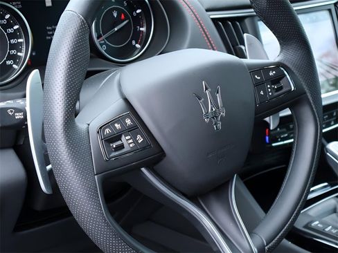 Used 2024 Maserati Levante GT Ultima image 20