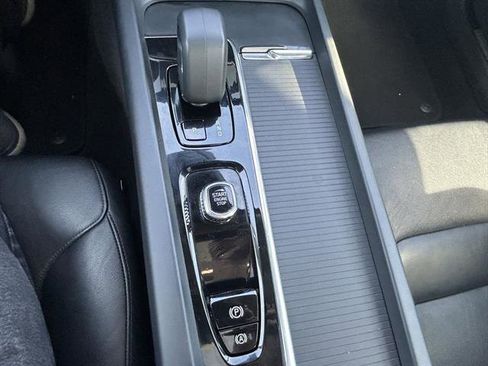 Used 2024 Volvo S60 B5 Core image 15