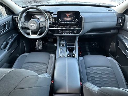 Certified 2025 Nissan Pathfinder SV AWD/4WD image 28
