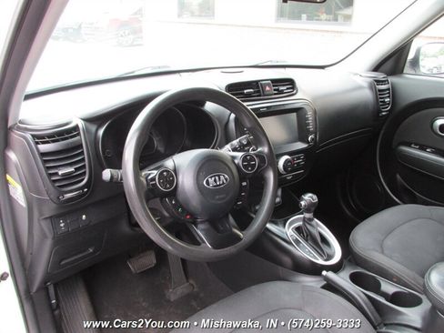 Used 2019 Kia Soul + image 9