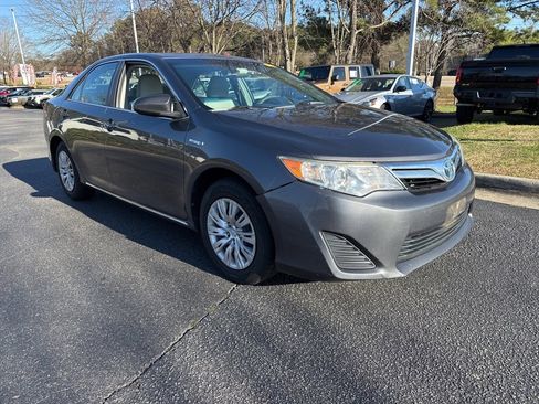Used 2014 Toyota Camry LE image 7