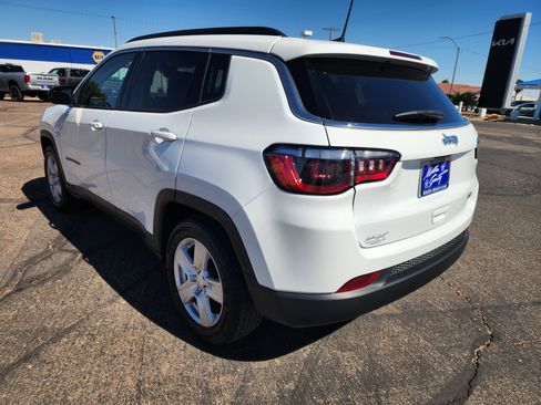 Used 2022 Jeep Compass Latitude w/ Convenience Group FWD image 6