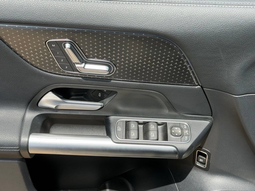 Used 2025 Mercedes-Benz GLA 250 4MATIC image 29