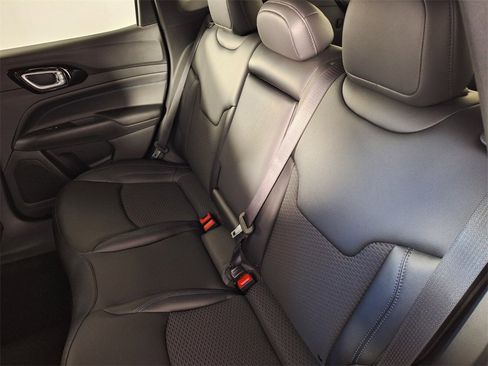 New 2026 Jeep Compass Latitude image 15