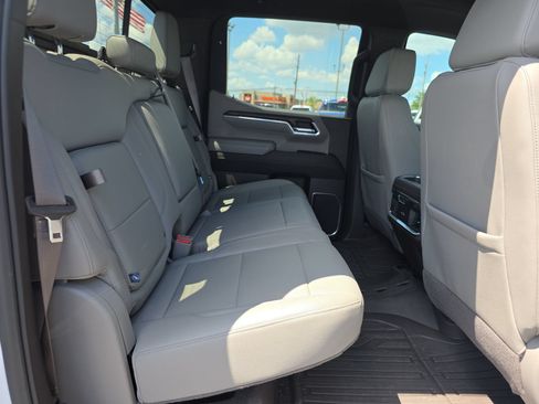 Used 2023 GMC Sierra 1500 SLT w/ SLT Premium Plus Package AWD/4WD image 15