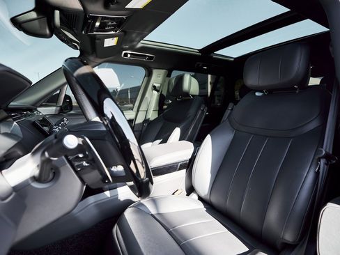 Used 2025 Land Rover Range Rover Long Wheelbase Autobiography image 42