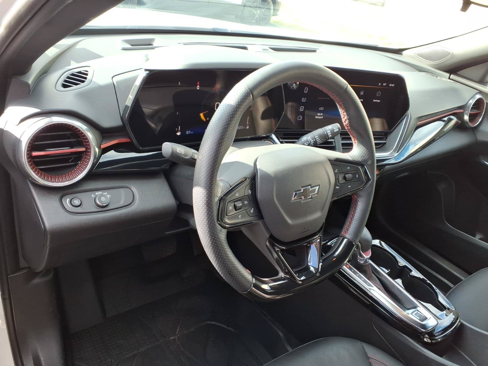 Used 2025 Chevrolet Trax RS w/ Sunroof Package FWD image 8