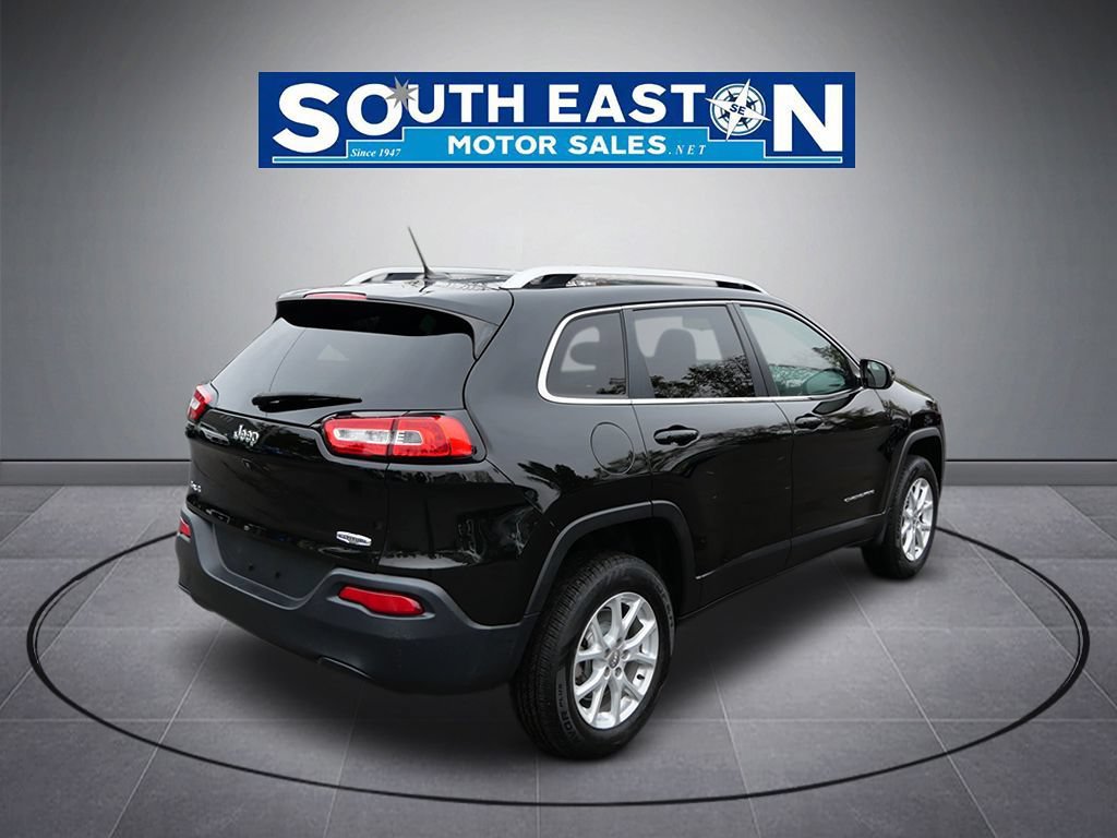 Used 2017 Jeep Cherokee Latitude w/ Cold Weather Group AWD/4WD image 6
