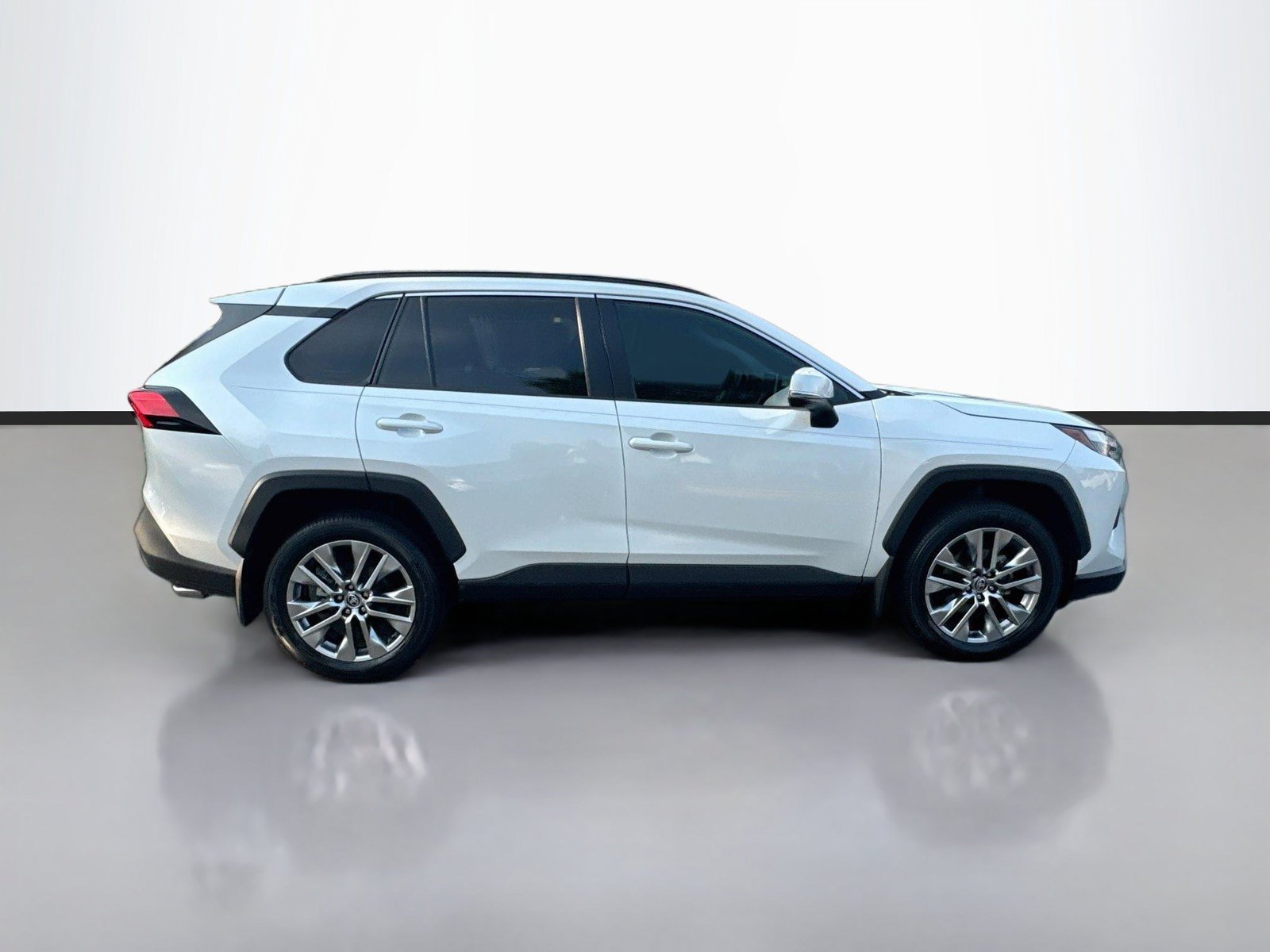 Used 2024 Toyota RAV4 XLE Premium FWD image 8