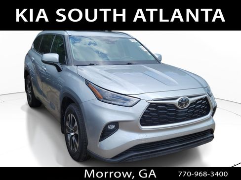 Used 2021 Toyota Highlander XLE FWD image 1
