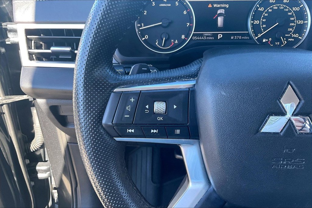 Used 2024 Mitsubishi Outlander AWD image 11