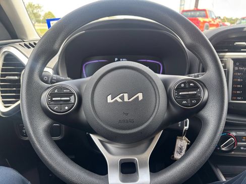 Used 2025 Kia Soul LX w/ LX Technology Package FWD image 25